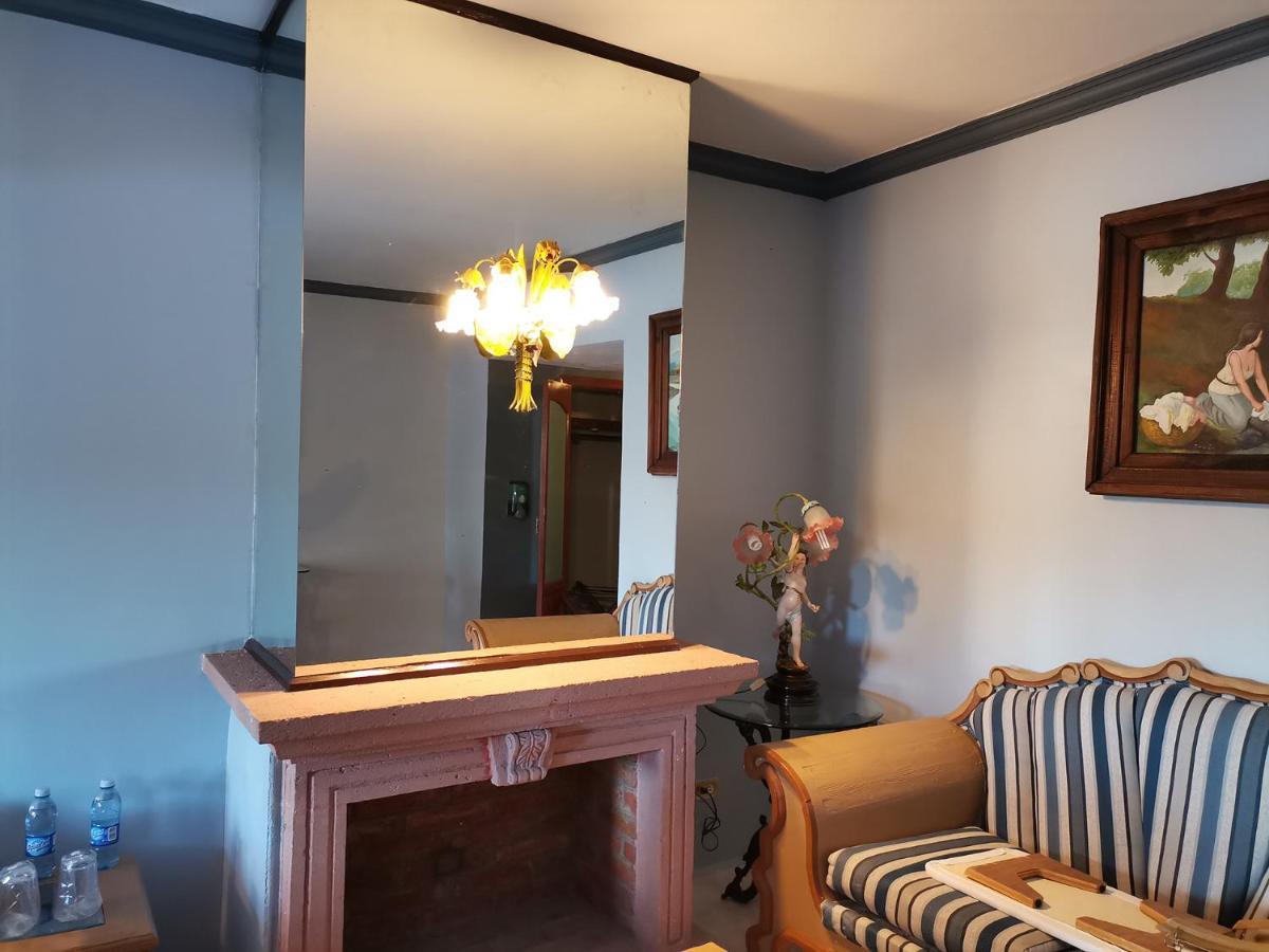 Gran Hotel Hacienda De La Noria Aguascalientes Luaran gambar A mirror in a living room